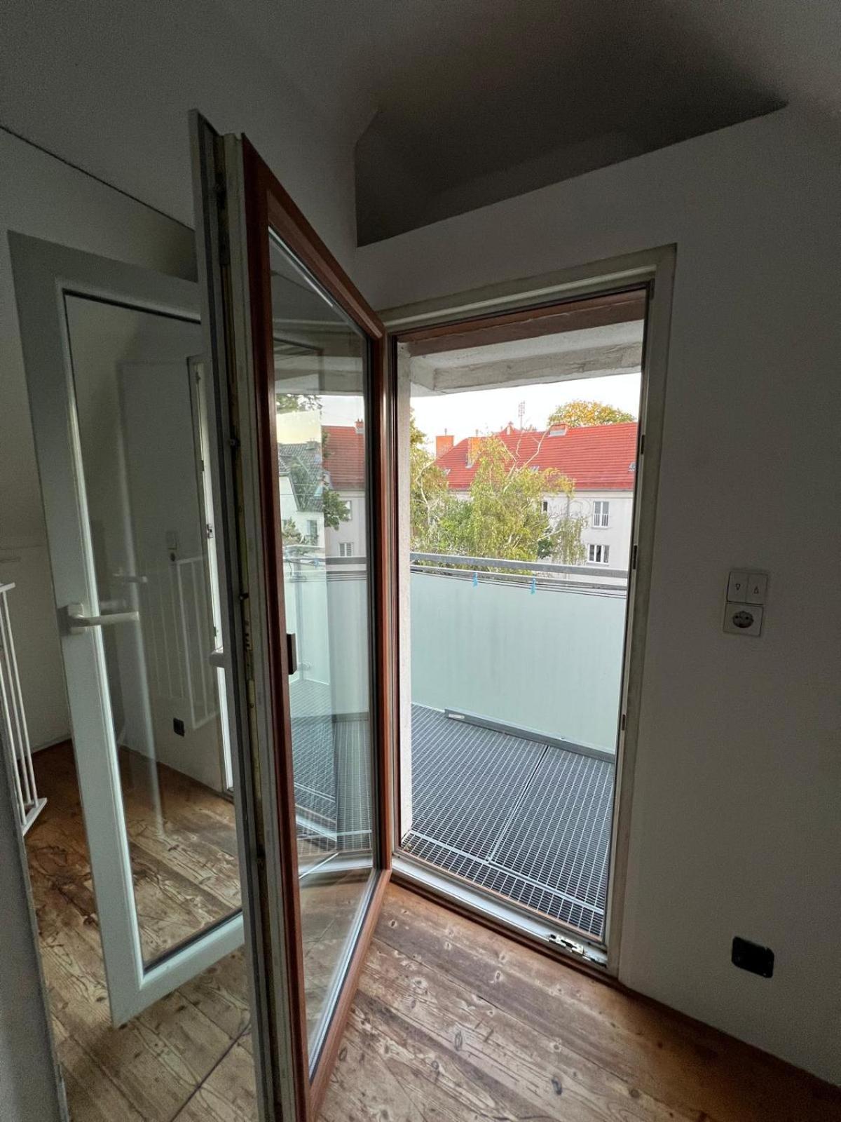 Villa Central-vintage With Free Parking And 5min Walk To Metro Viena