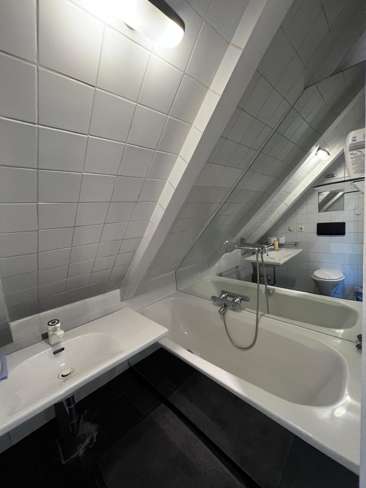 Central-vintage With Free Parking And 5min Walk To Metro Willa *