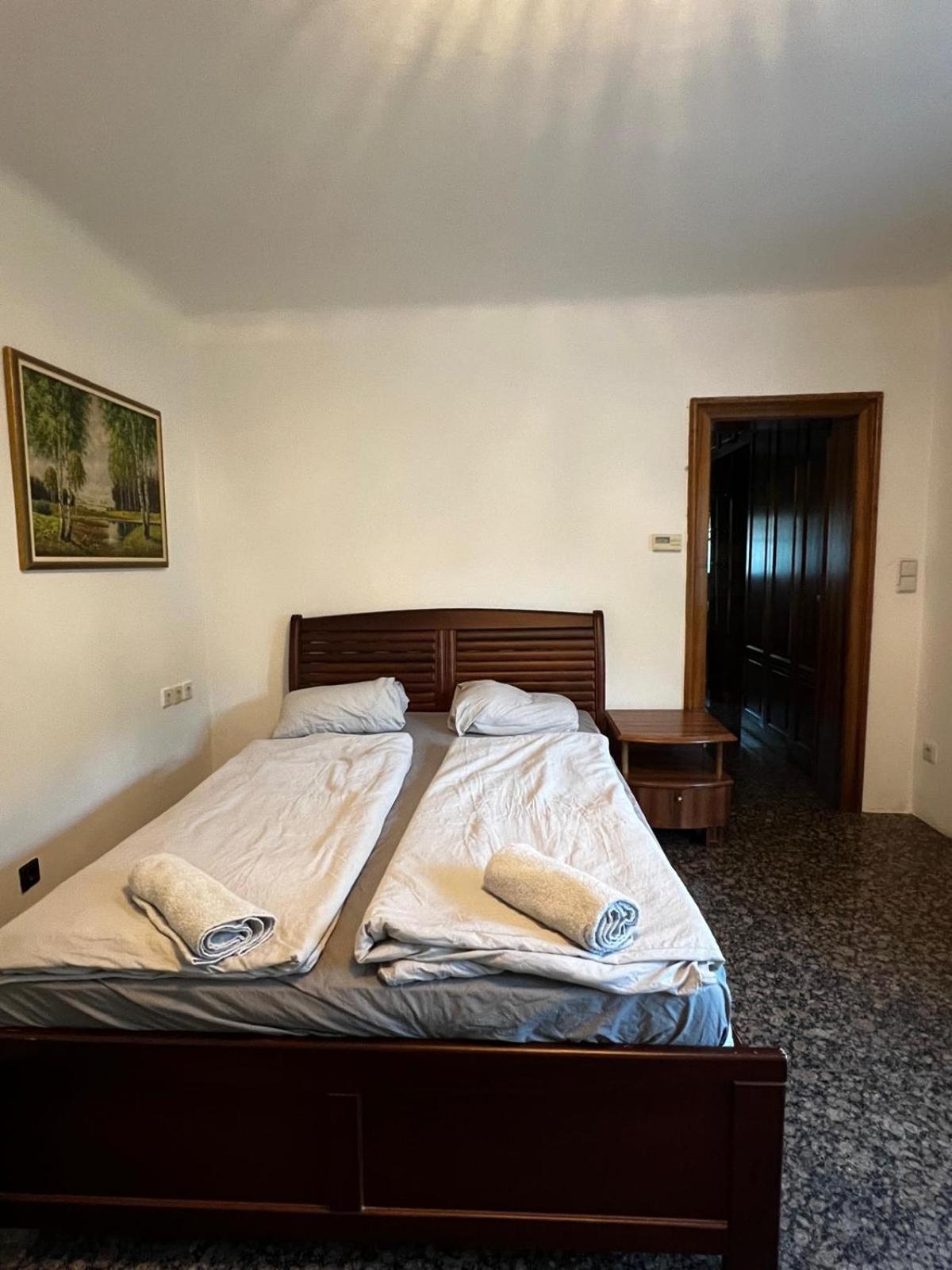 Central-vintage With Free Parking And 5min Walk To Metro *